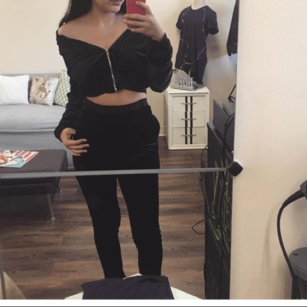 Fashion nova velvet set